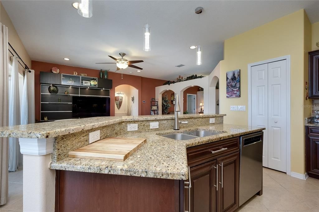 For Sale: $450,000 (4 beds, 2 baths, 2018 Square Feet)