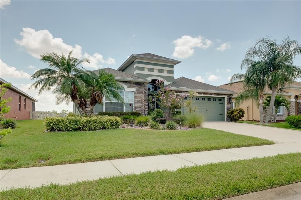 For Sale: $450,000 (4 beds, 2 baths, 2018 Square Feet)