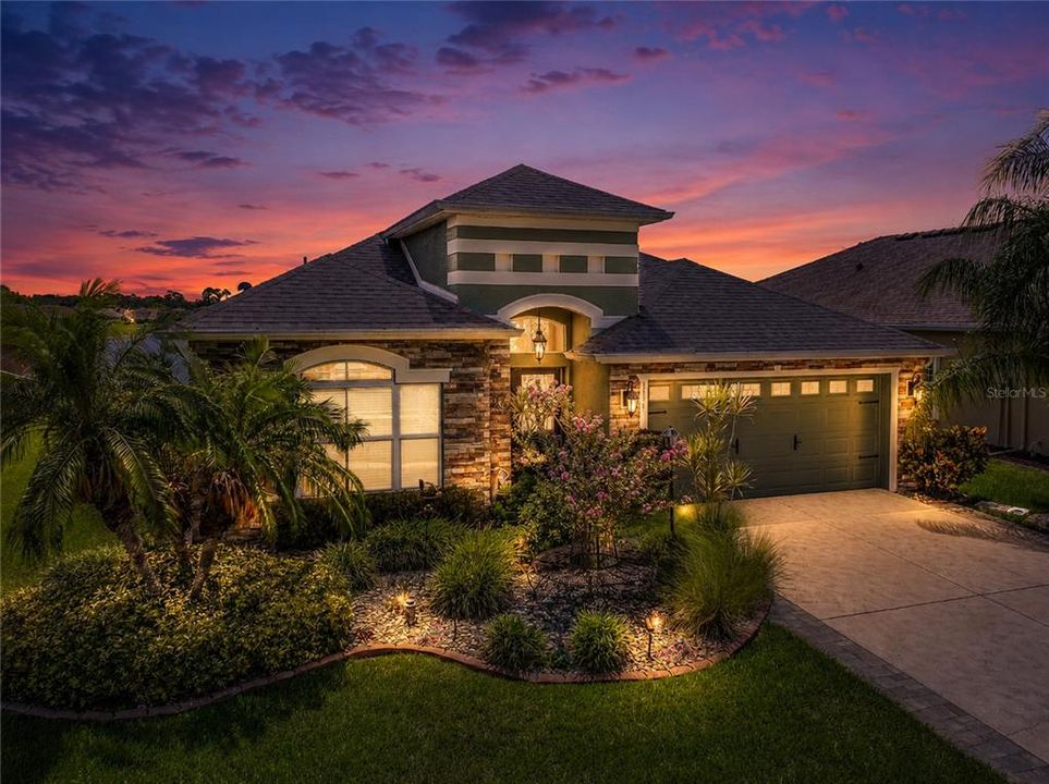 For Sale: $450,000 (4 beds, 2 baths, 2018 Square Feet)