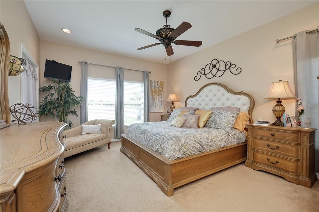 For Sale: $450,000 (4 beds, 2 baths, 2018 Square Feet)