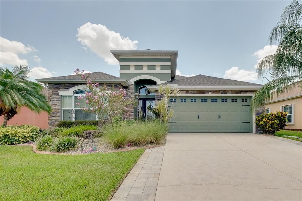For Sale: $450,000 (4 beds, 2 baths, 2018 Square Feet)