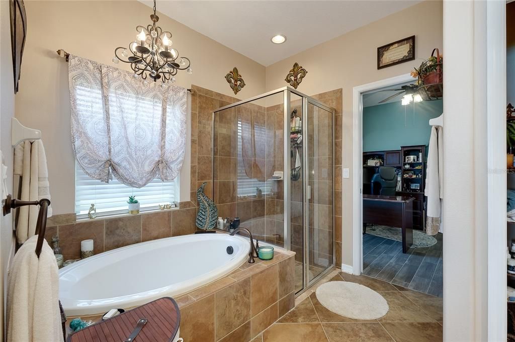 For Sale: $450,000 (4 beds, 2 baths, 2018 Square Feet)
