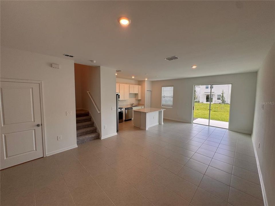 For Rent: $2,350 (3 beds, 2 baths, 1689 Square Feet)