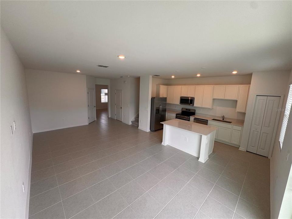 For Rent: $2,350 (3 beds, 2 baths, 1689 Square Feet)