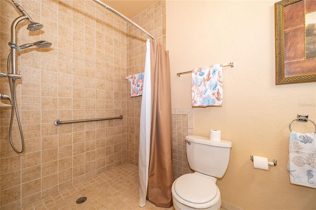 На продажу: $199,990 (3 спален, 2 ванн, 1244 Квадратных фут)