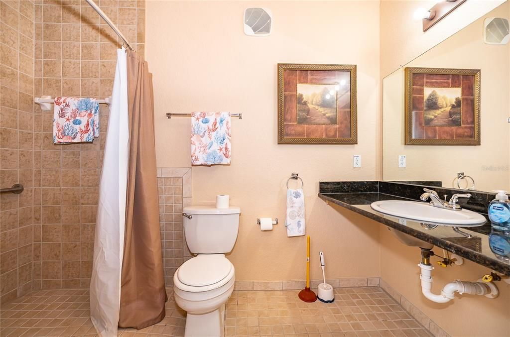 На продажу: $199,990 (3 спален, 2 ванн, 1244 Квадратных фут)