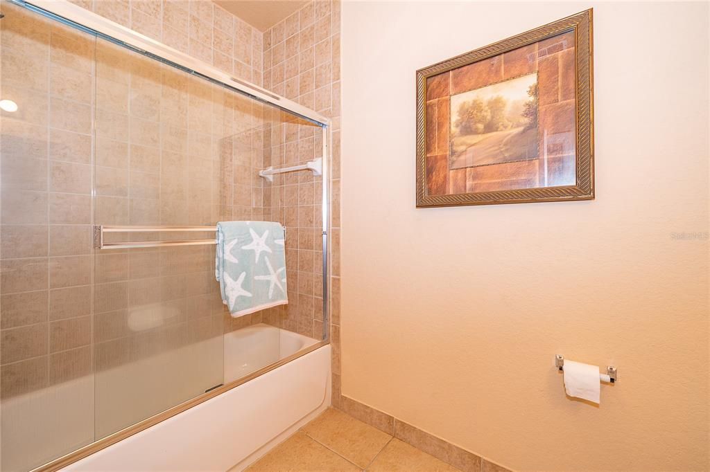 На продажу: $199,990 (3 спален, 2 ванн, 1244 Квадратных фут)