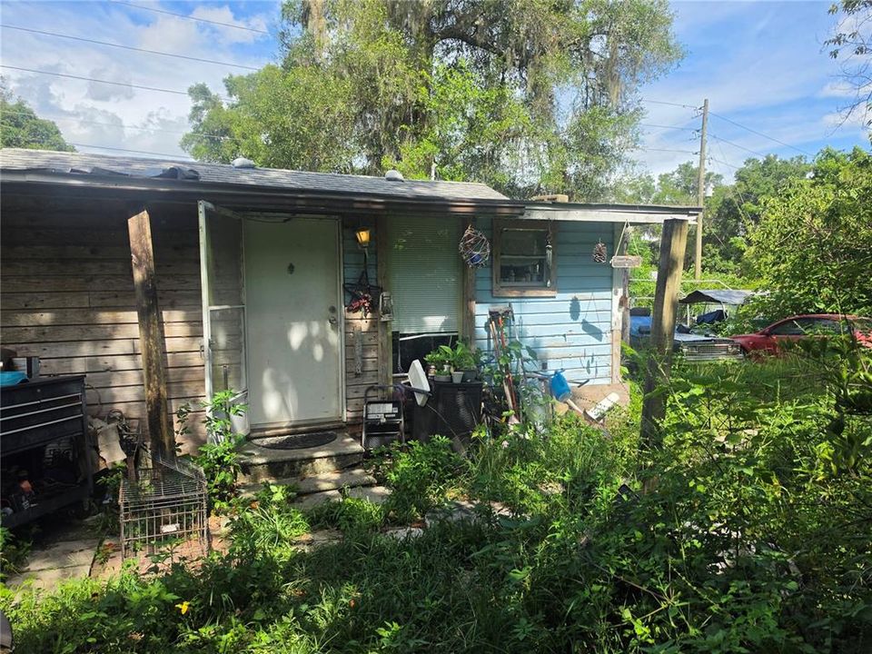 For Sale: $72,111 (2 beds, 1 baths, 902 Square Feet)