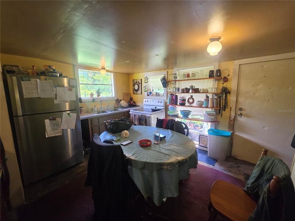 For Sale: $72,111 (2 beds, 1 baths, 902 Square Feet)