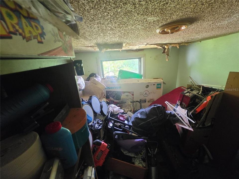 For Sale: $72,111 (2 beds, 1 baths, 902 Square Feet)
