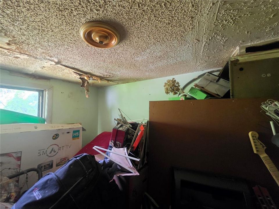 For Sale: $72,111 (2 beds, 1 baths, 902 Square Feet)