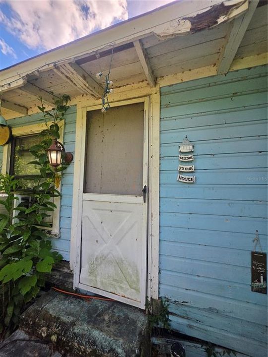 For Sale: $72,111 (2 beds, 1 baths, 902 Square Feet)