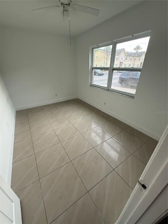 На продажу: $174,900 (2 спален, 2 ванн, 905 Квадратных фут)