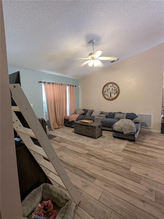 For Sale: $295,000 (3 beds, 2 baths, 1346 Square Feet)