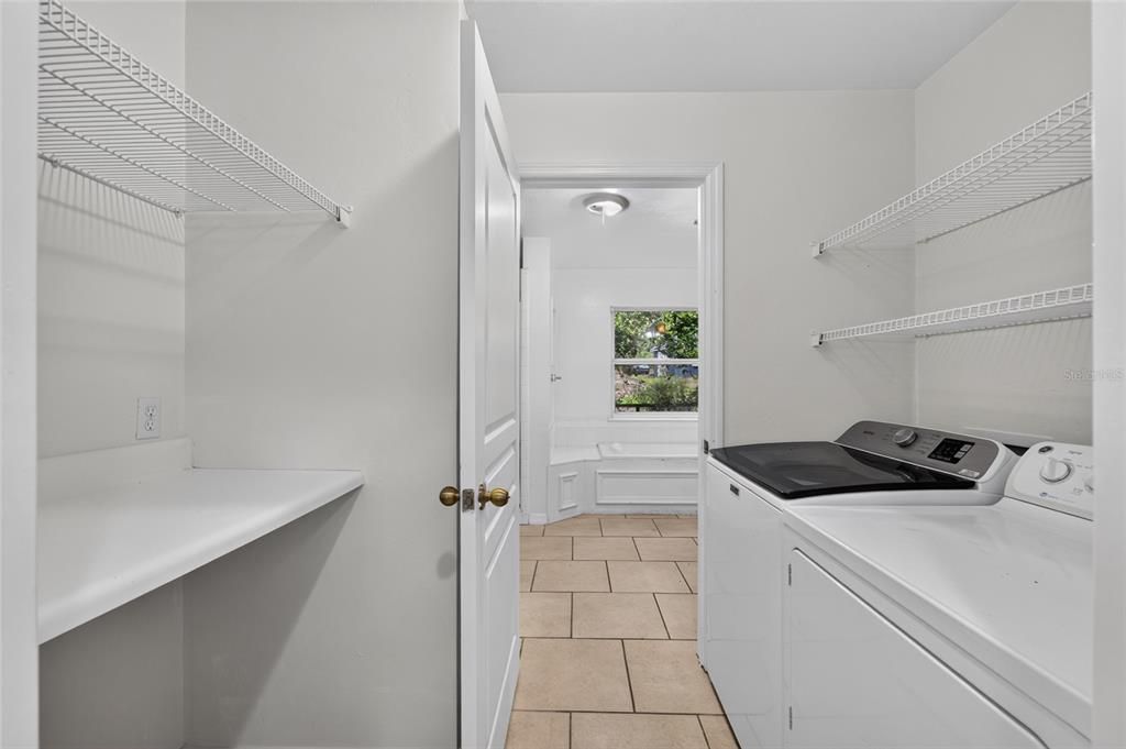 En Venta: $399,900 (3 camas, 2 baños, 2081 Pies cuadrados)