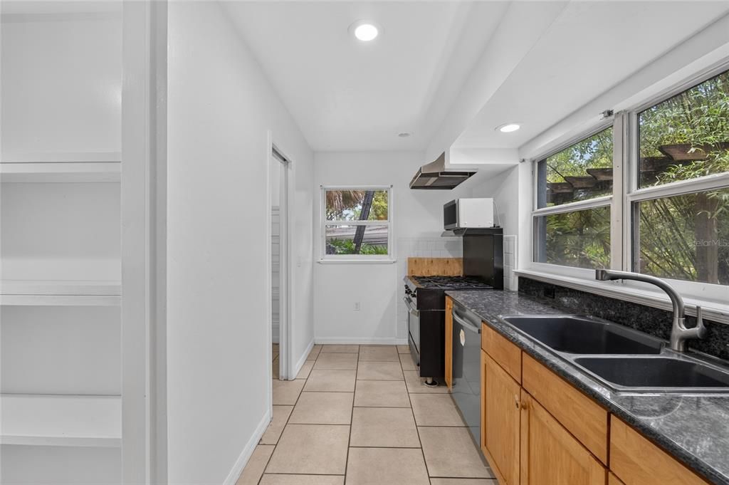 En Venta: $399,900 (3 camas, 2 baños, 2081 Pies cuadrados)