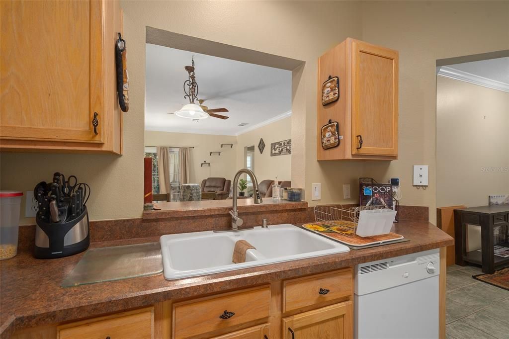 На продажу: $199,000 (3 спален, 2 ванн, 1351 Квадратных фут)