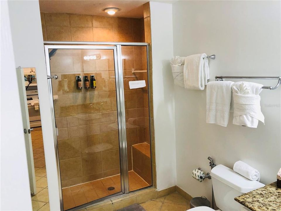 For Sale: $199,000 (1 beds, 1 baths, 823 Square Feet)