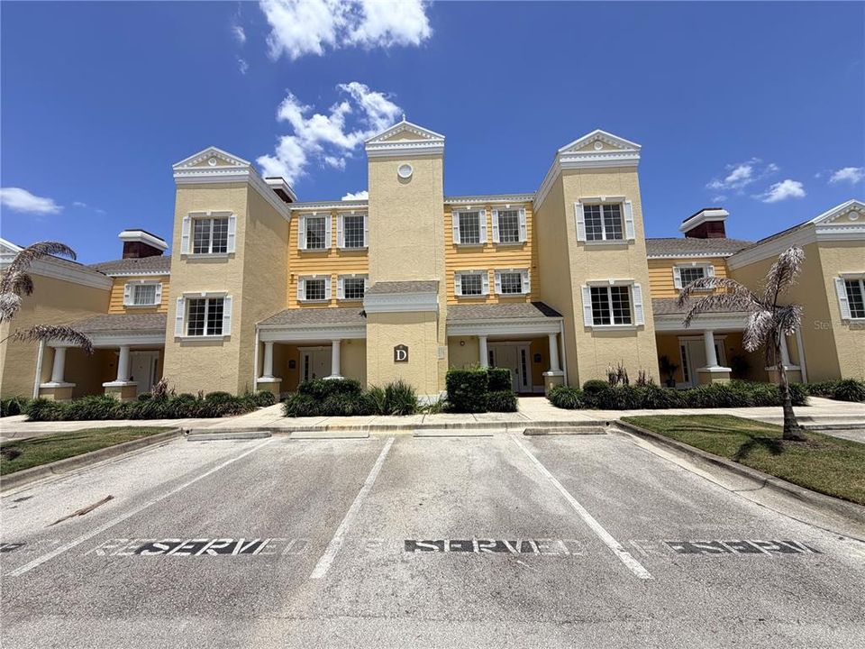 For Sale: $199,000 (1 beds, 1 baths, 823 Square Feet)