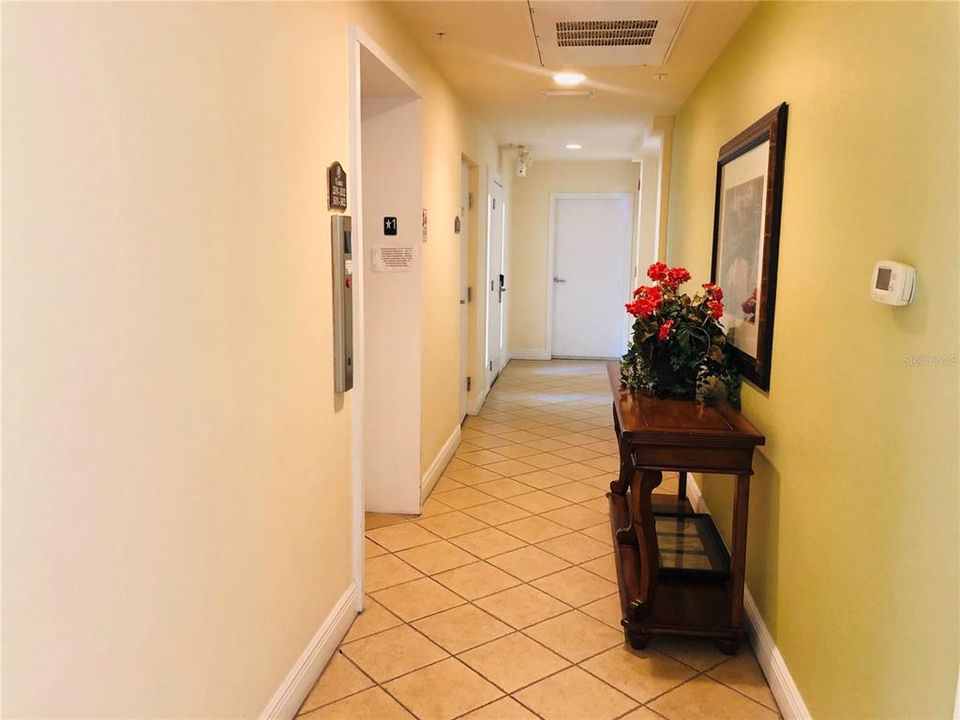 For Sale: $199,000 (1 beds, 1 baths, 823 Square Feet)