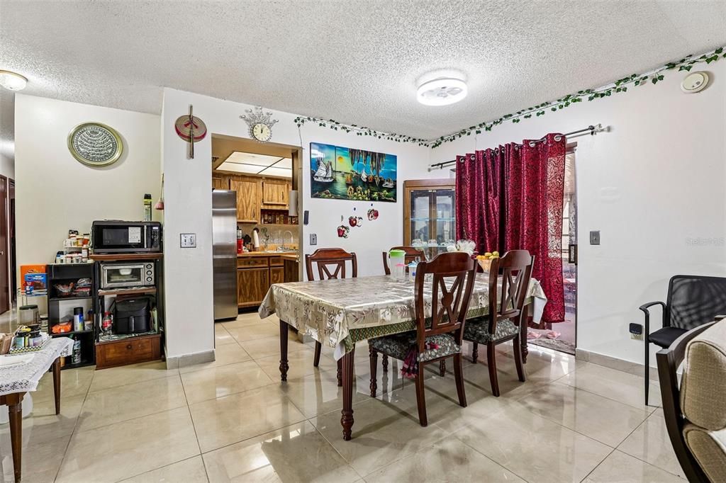 En Venta: $349,000 (3 camas, 2 baños, 1363 Pies cuadrados)