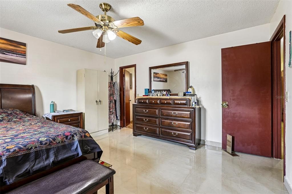 En Venta: $349,000 (3 camas, 2 baños, 1363 Pies cuadrados)