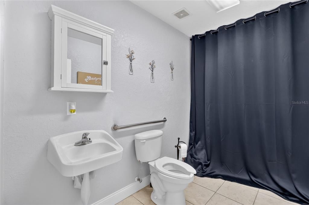 For Sale: $999,999 (0 beds, 0 baths, 5186 Square Feet)
