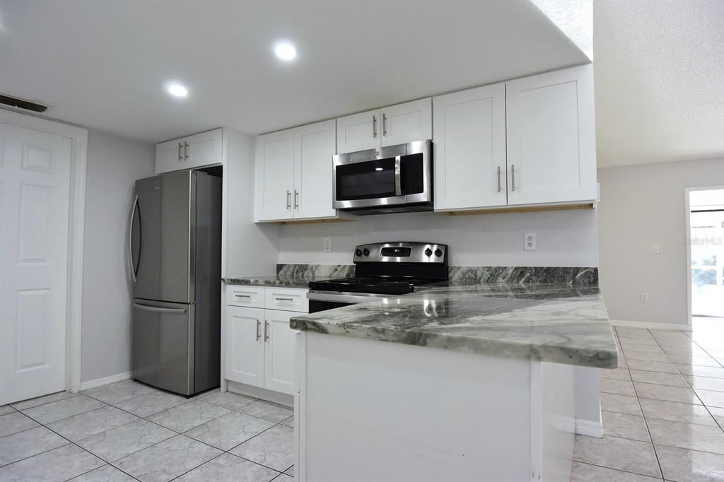 На продажу: $249,900 (3 спален, 2 ванн, 1444 Квадратных фут)