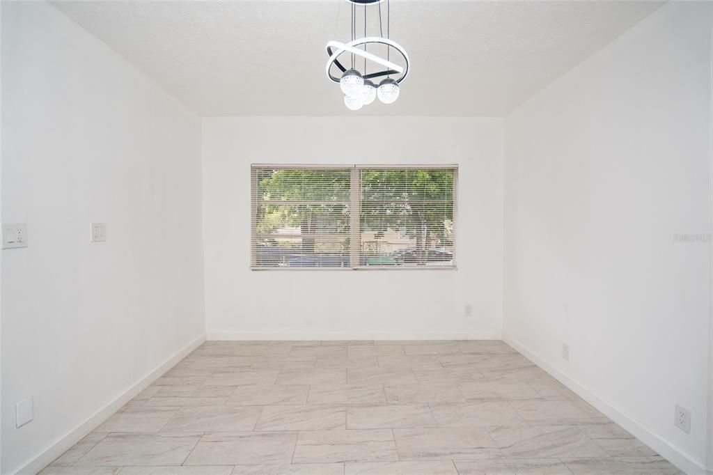 En Venta: $320,000 (4 camas, 2 baños, 1113 Pies cuadrados)