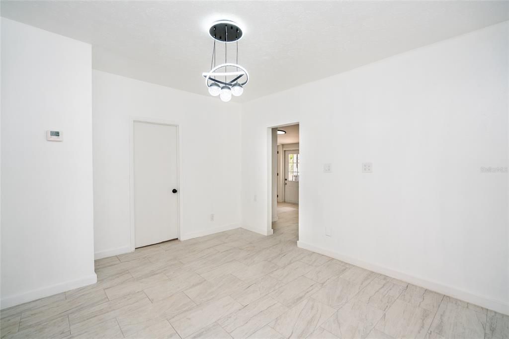 En Venta: $320,000 (4 camas, 2 baños, 1113 Pies cuadrados)