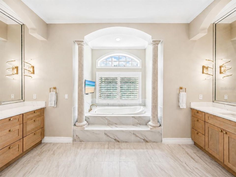 En Venta: $2,200,000 (5 camas, 5 baños, 5256 Pies cuadrados)