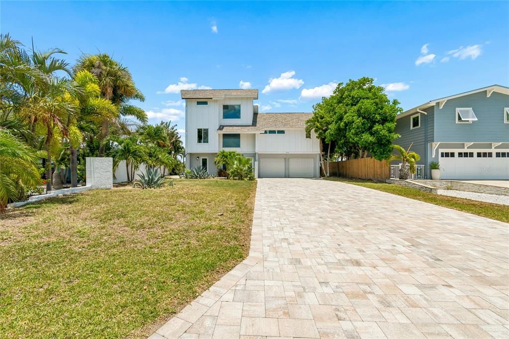 En Venta: $1,675,000 (3 camas, 3 baños, 3185 Pies cuadrados)