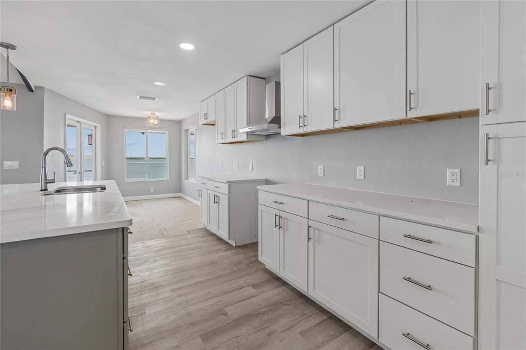 En Venta: $1,675,000 (3 camas, 3 baños, 3185 Pies cuadrados)