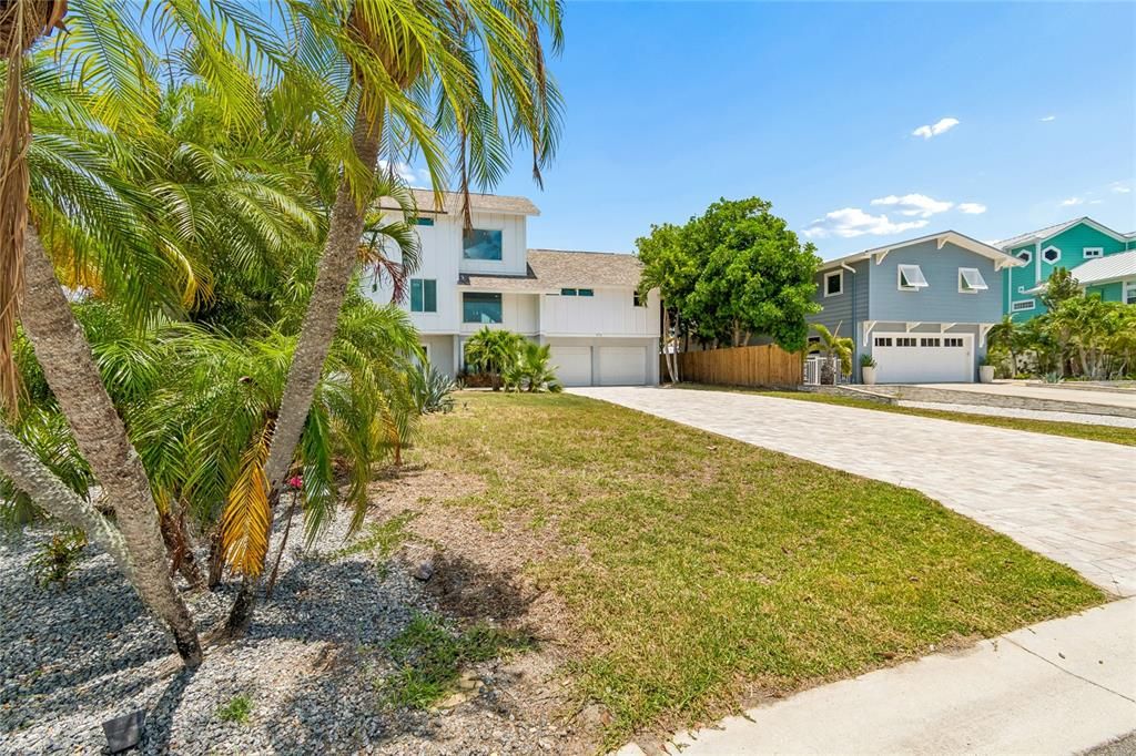 En Venta: $1,675,000 (3 camas, 3 baños, 3185 Pies cuadrados)
