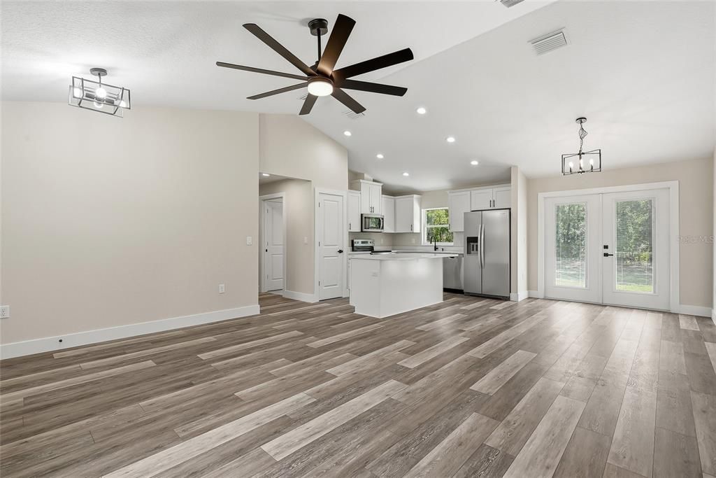 For Sale: $329,900 (3 beds, 2 baths, 1349 Square Feet)
