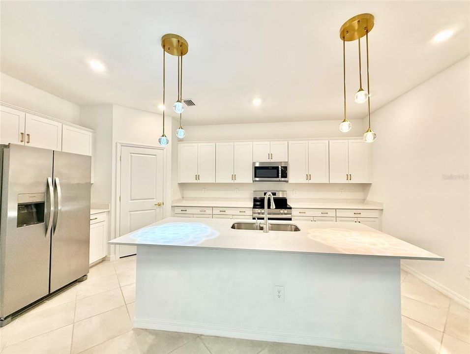 For Rent: $2,700 (3 beds, 3 baths, 1855 Square Feet)