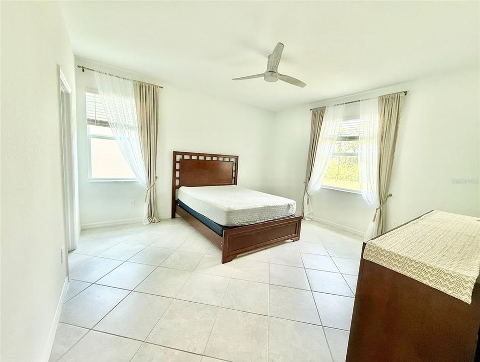 For Rent: $2,700 (3 beds, 3 baths, 1855 Square Feet)