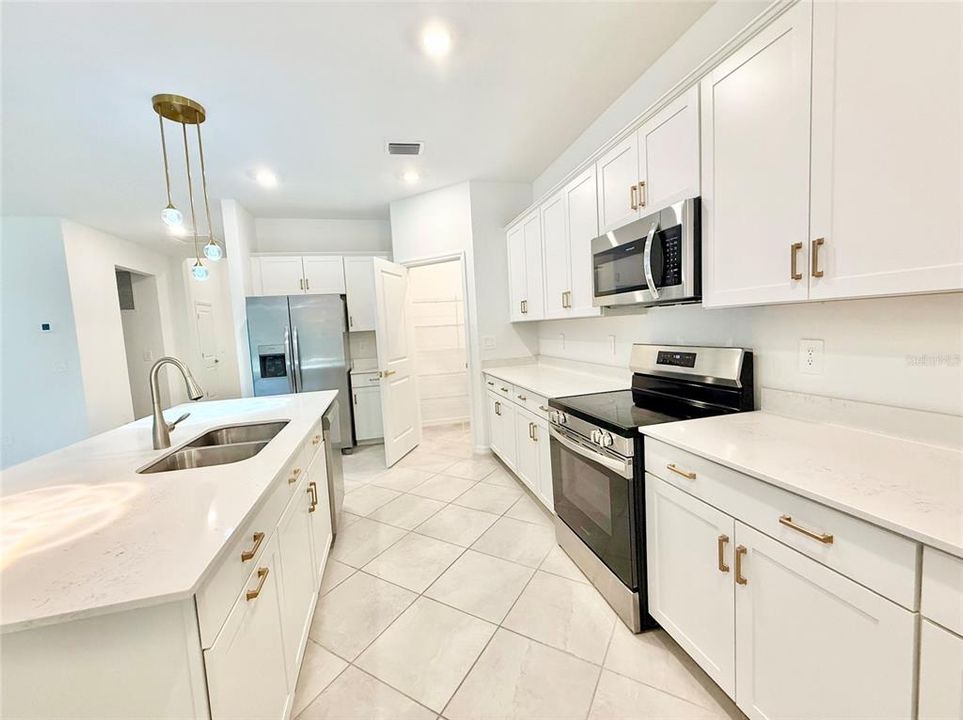 For Rent: $2,700 (3 beds, 3 baths, 1855 Square Feet)
