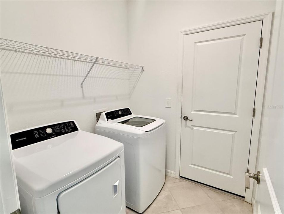 For Rent: $2,700 (3 beds, 3 baths, 1855 Square Feet)