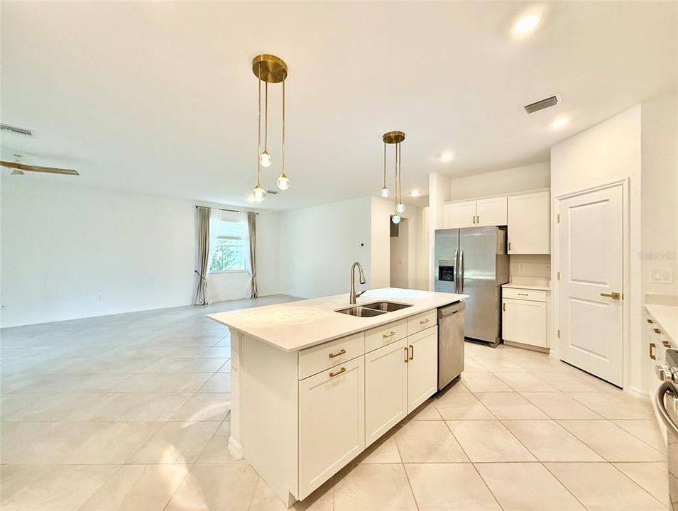 For Rent: $2,700 (3 beds, 3 baths, 1855 Square Feet)