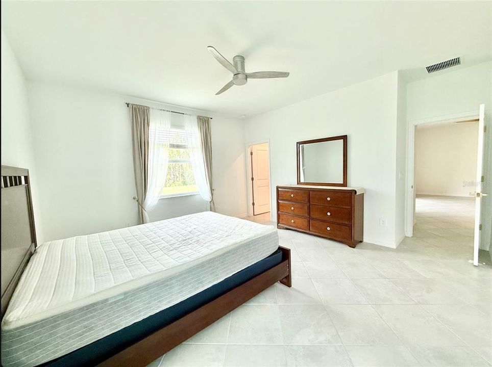 For Rent: $2,700 (3 beds, 3 baths, 1855 Square Feet)