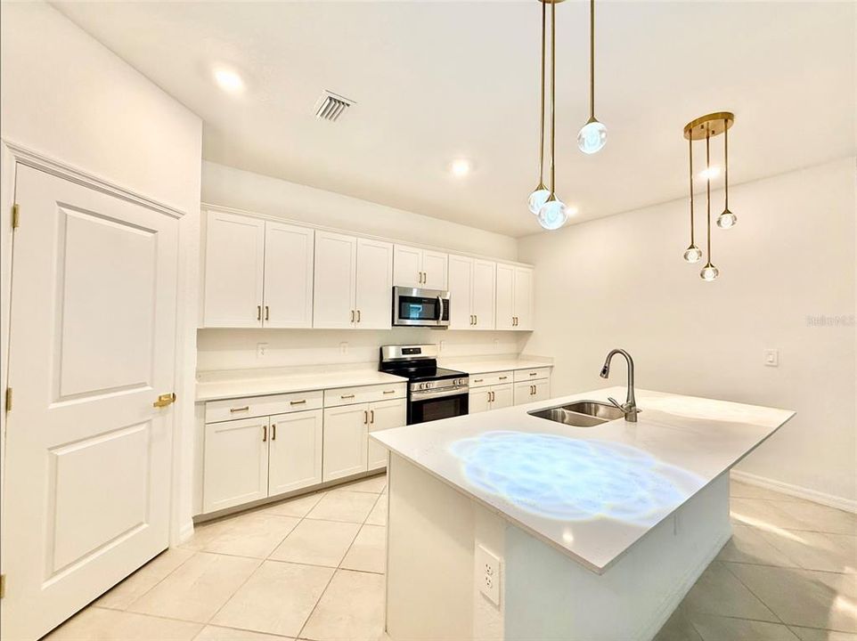 For Rent: $2,700 (3 beds, 3 baths, 1855 Square Feet)
