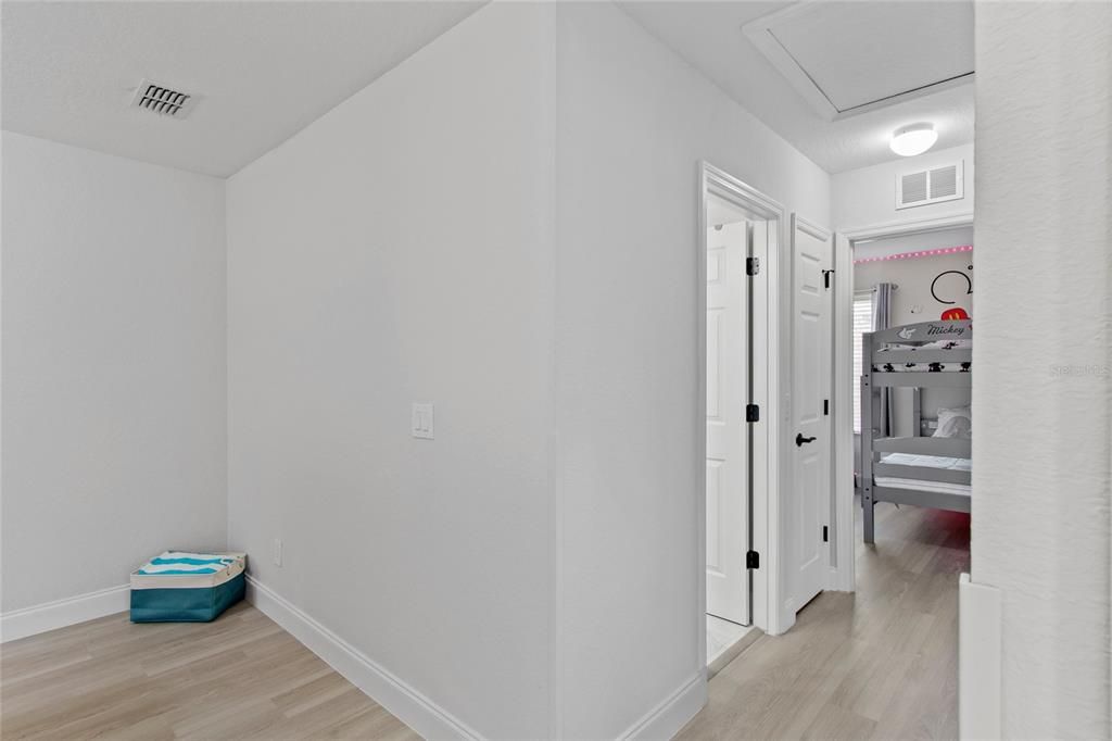 На продажу: $329,000 (4 спален, 3 ванн, 1856 Квадратных фут)