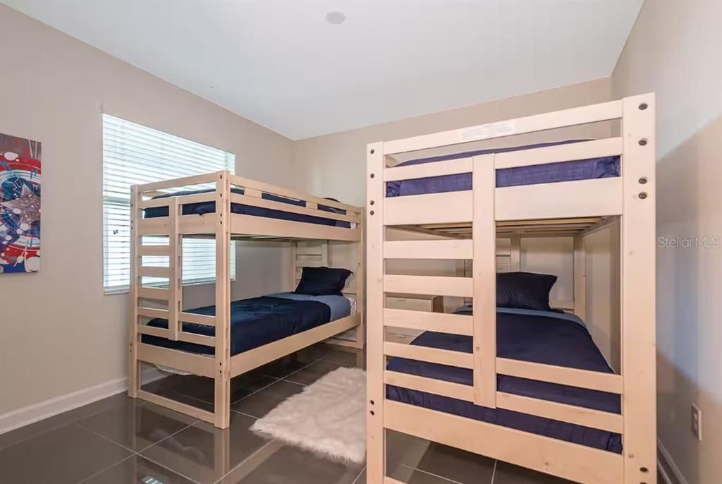 En Renta: $3,300 (4 camas, 3 baños, 2435 Pies cuadrados)