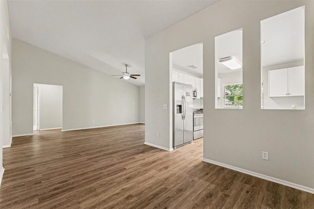На продажу: $349,900 (3 спален, 2 ванн, 1408 Квадратных фут)