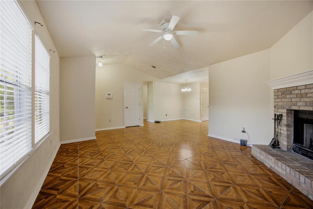En Venta: $279,900 (3 camas, 2 baños, 1323 Pies cuadrados)