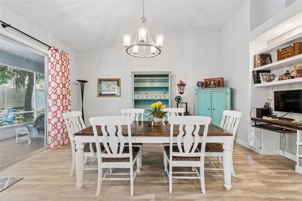 На продажу: $379,000 (4 спален, 2 ванн, 2072 Квадратных фут)