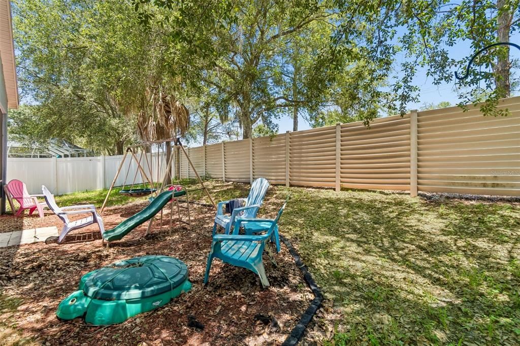 На продажу: $379,000 (4 спален, 2 ванн, 2072 Квадратных фут)