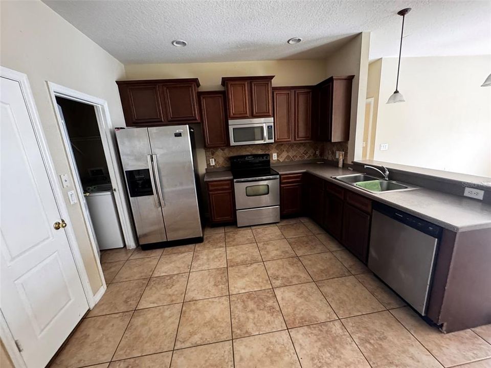 В аренду: $2,295 (3 спален, 2 ванн, 1630 Квадратных фут)