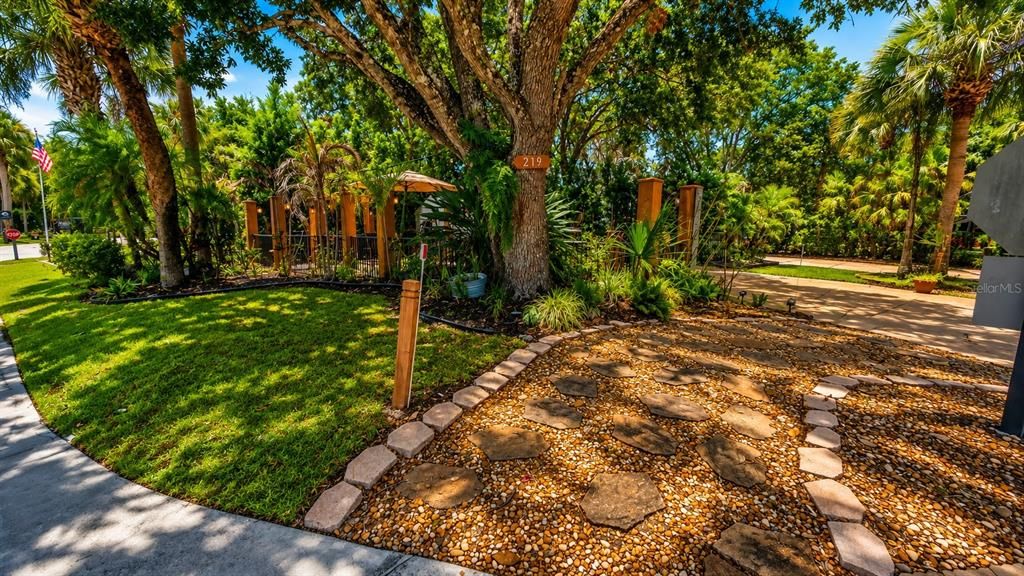待售: $195,000 (0.07 acres)